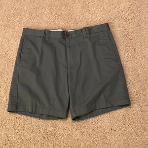 Men’s J Crew 7 inch Inseam Shorts - Green Size 35